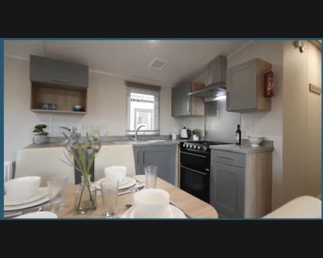 Exotic 3-Bed Caravan At Newquay Holiday Park Villa Exterior photo