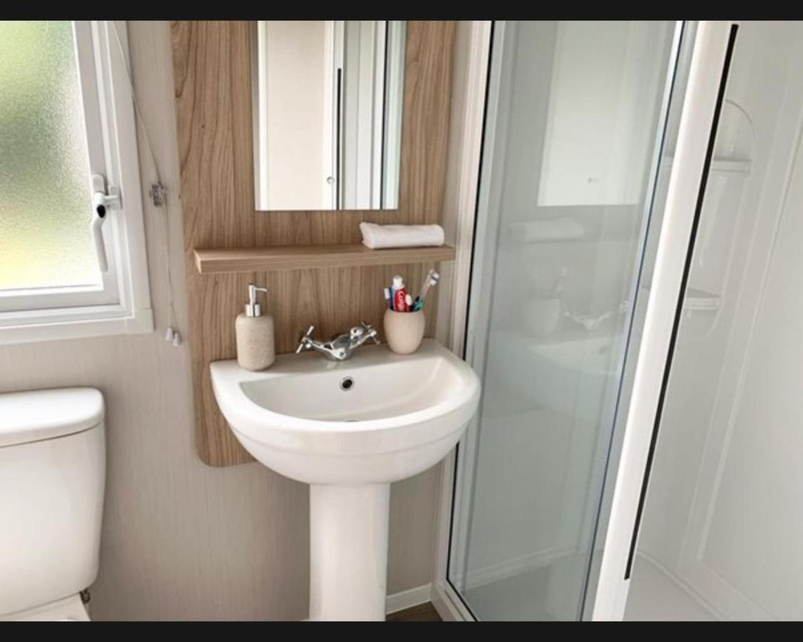 Exotic 3-Bed Caravan At Newquay Holiday Park Villa Exterior photo